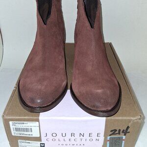 Journee Collection Brown Boots Zip Back Size 11 NEW in Box